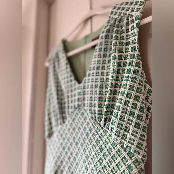 NWOT Taylor Dresses Sleeveless Tweed Dress w Ruffle Hem - Picture 2 of 8